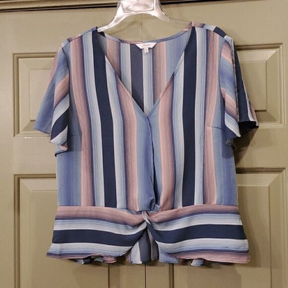 Candie's junior short sleeve wrap top - Picture 1 of 9